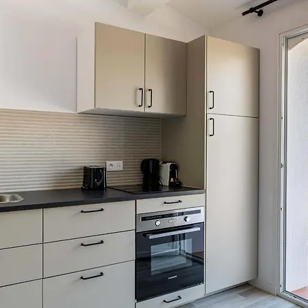 Modern In The Heart Of شقة *